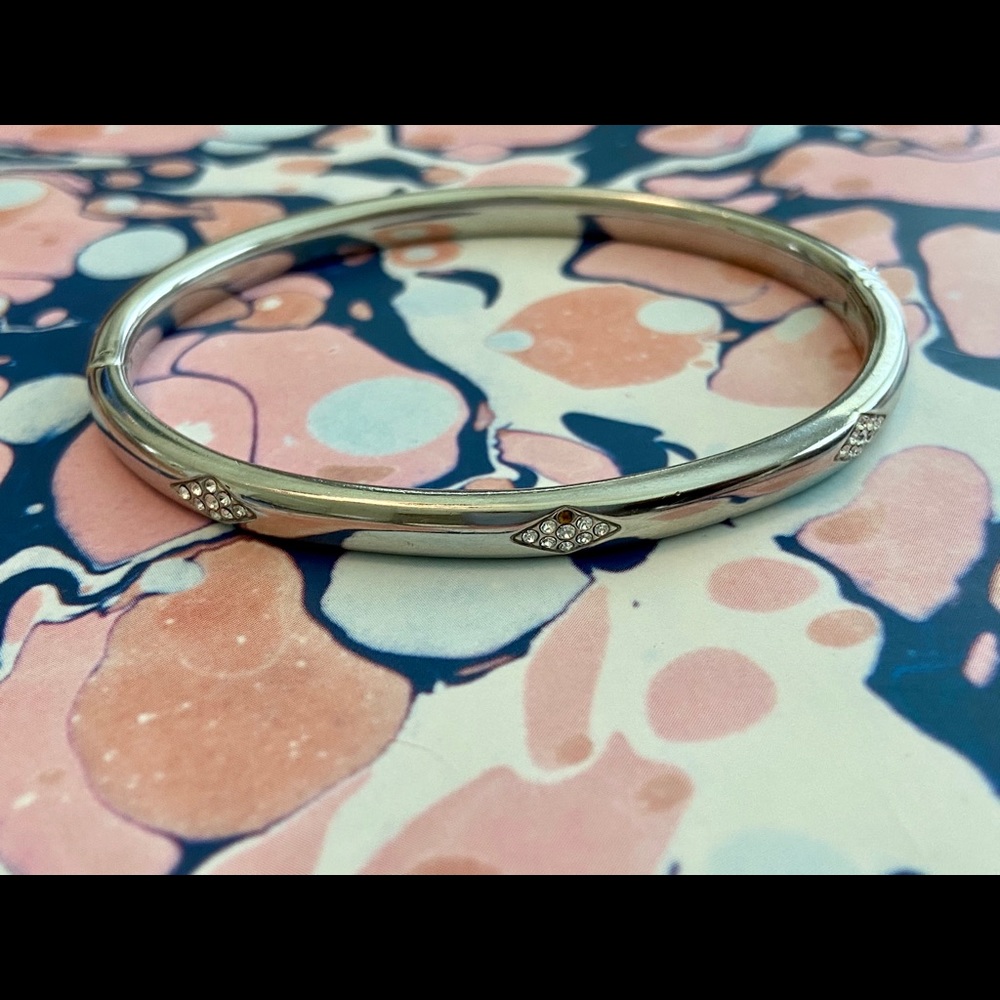 🔴SOLD🔴 
Fossil silver bangle bracelet